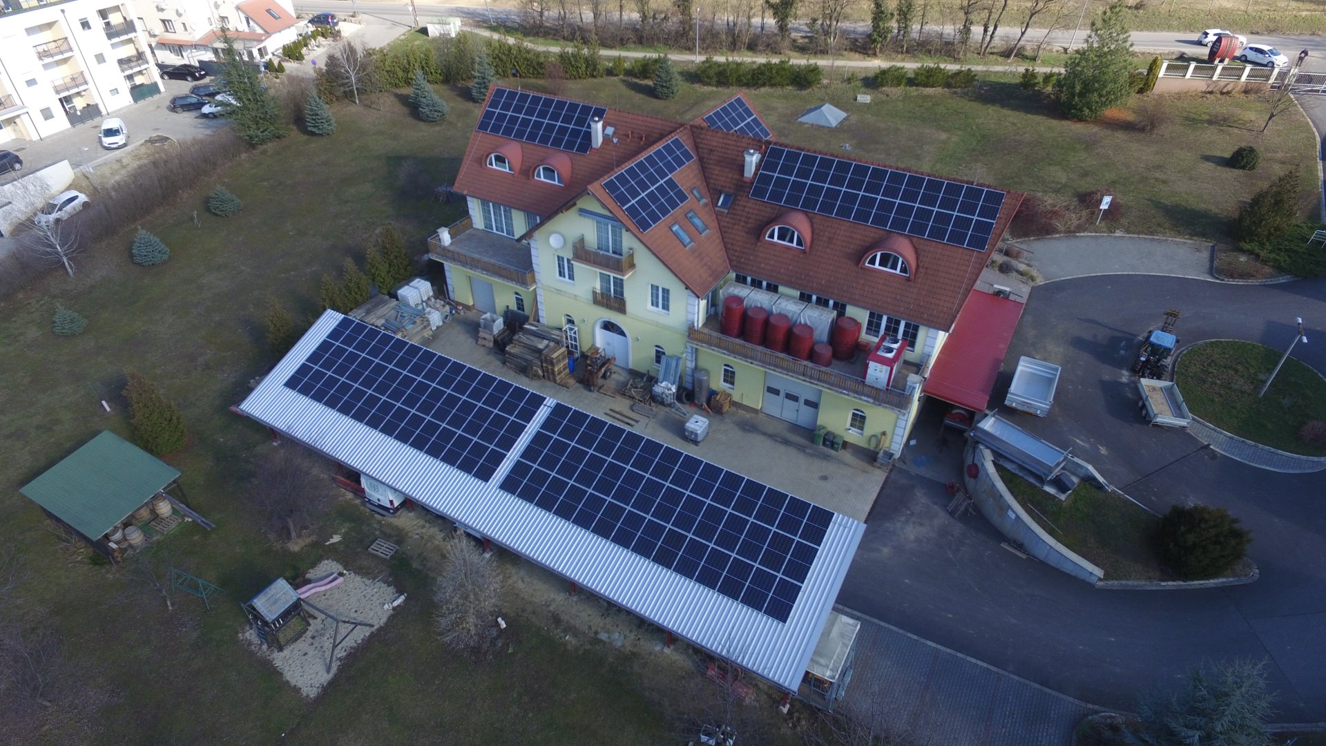 Szoláram PV-Anlage – Drohnenaufnahme